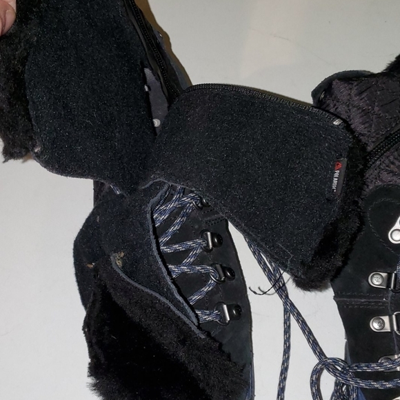 Merrell women's 7 black quilted and leather boots w/ lace up and side zip - Picture 5 of 7